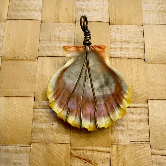 Hawaiian Sunrise Shell Pendant - Picture 2 of 2